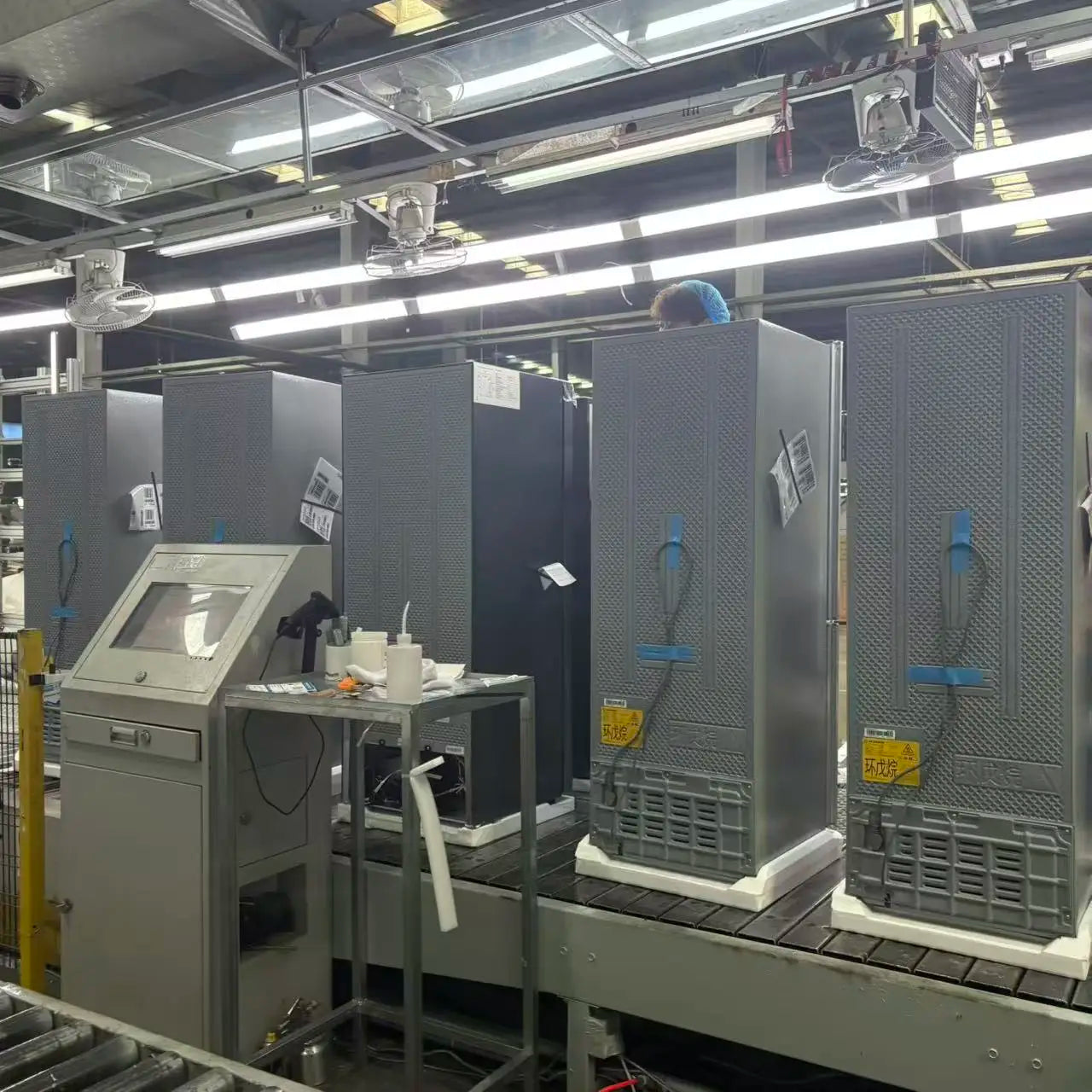 X 560L Double Door Large Capacity Refrigerator with Water Dispenser Function, Refrigerated Freezer