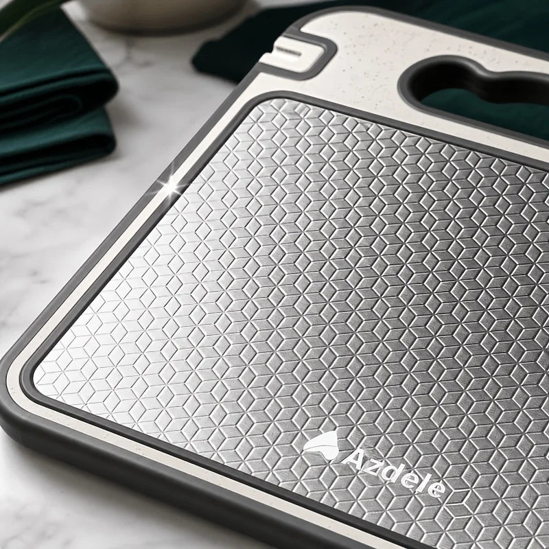 Use The Chopping Board on Both Sides. Made of Food-Grade 304 Stainless Steel. Comes with Wheat Stalks for Meat And Vegetables. Durable And Sturdy, with a Scratch-Resistant Mesh Design. Can Be Washed in The Dishwasher. Local W