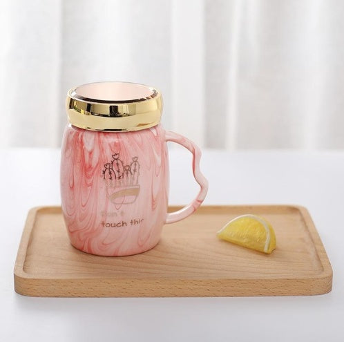 Marbling mug set with colorful designs and gold accents, perfect for stylish coffee lovers.