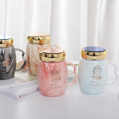 Marbling mug set with colorful designs and gold accents, perfect for stylish coffee lovers.