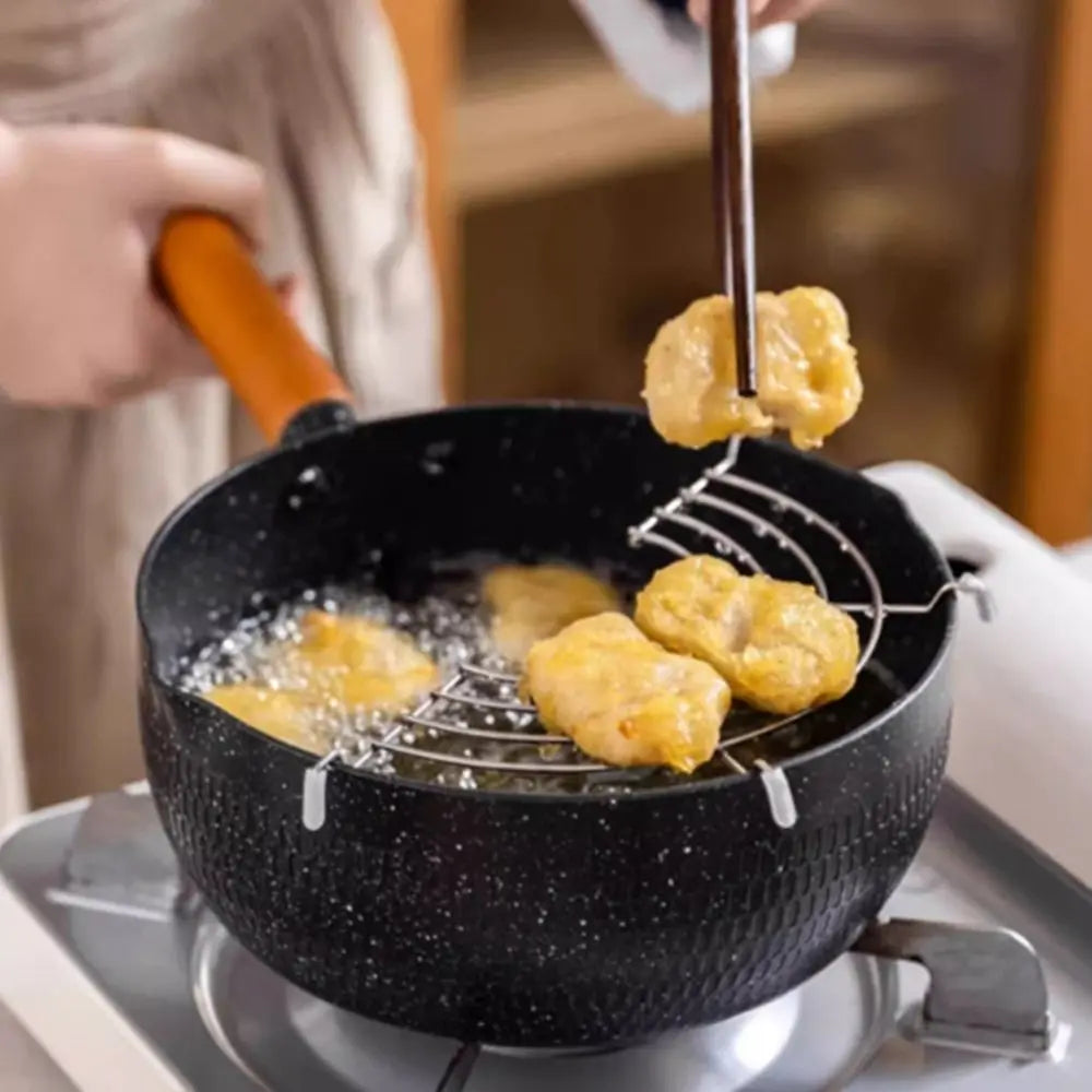 Portable Iron Omelette Pan Non-stick with Wooden Handle Wheat Stone Stockpot Noodle Pot Kitchen Supplies