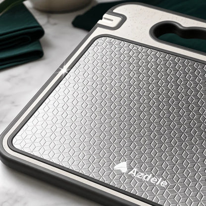 Use The Chopping Board on Both Sides. Made of Food-Grade 304 Stainless Steel. Comes with Wheat Stalks for Meat And Vegetables. Durable And Sturdy, with a Scratch-Resistant Mesh Design. Can Be Washed in The Dishwasher. Local W