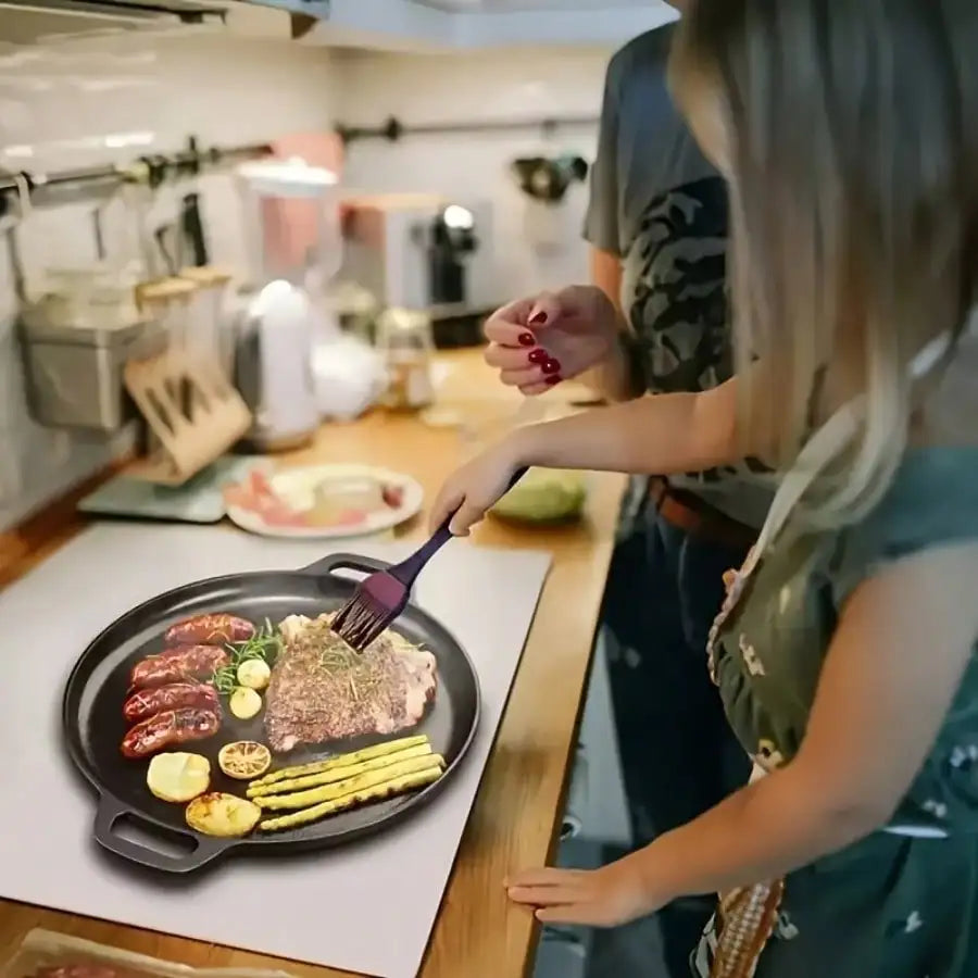 Multifunctional Cast Iron Skillet — Non-Stick Design, Ideal for Pizza, Grilling, and Pancakes — Compatible with All Stove Types