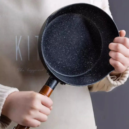 Portable Iron Omelette Pan Non-stick with Wooden Handle Wheat Stone Stockpot Noodle Pot Kitchen Supplies