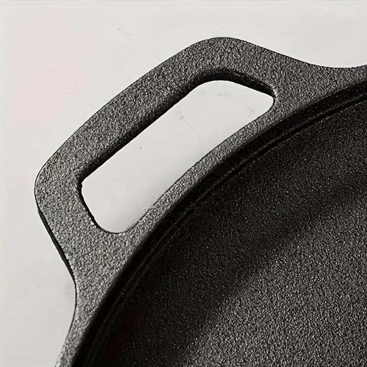 Multifunctional Cast Iron Skillet — Non-Stick Design, Ideal for Pizza, Grilling, and Pancakes — Compatible with All Stove Types