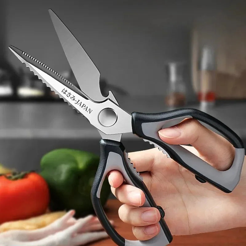 Professional Japanese stainless steel kitchen scissors: ultra-sharp for effortlessly cutting bones, meat and vegetables.